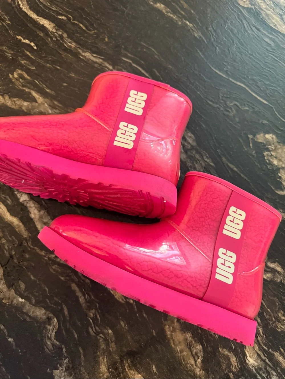 UGG vibrant pink
